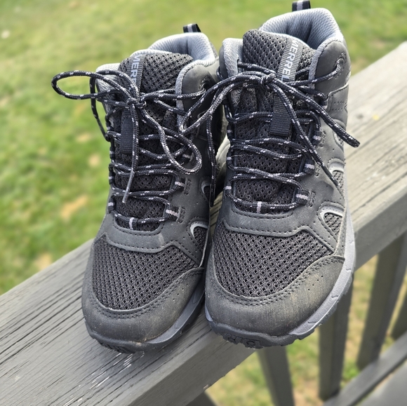 MerrellOakcreek Mid Lace Waterproof Boot | Size 1 Wide - Picture 3 of 3